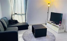 Islamic Santai Santai Homestay - Centrus Soho Cyberjaya
